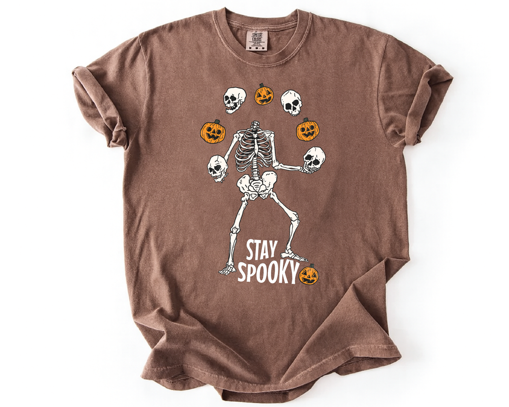 Stay Spooky Skeleton Shirt – Funny Halloween Skeleton Juggling Pumpkins & Skulls Tee
