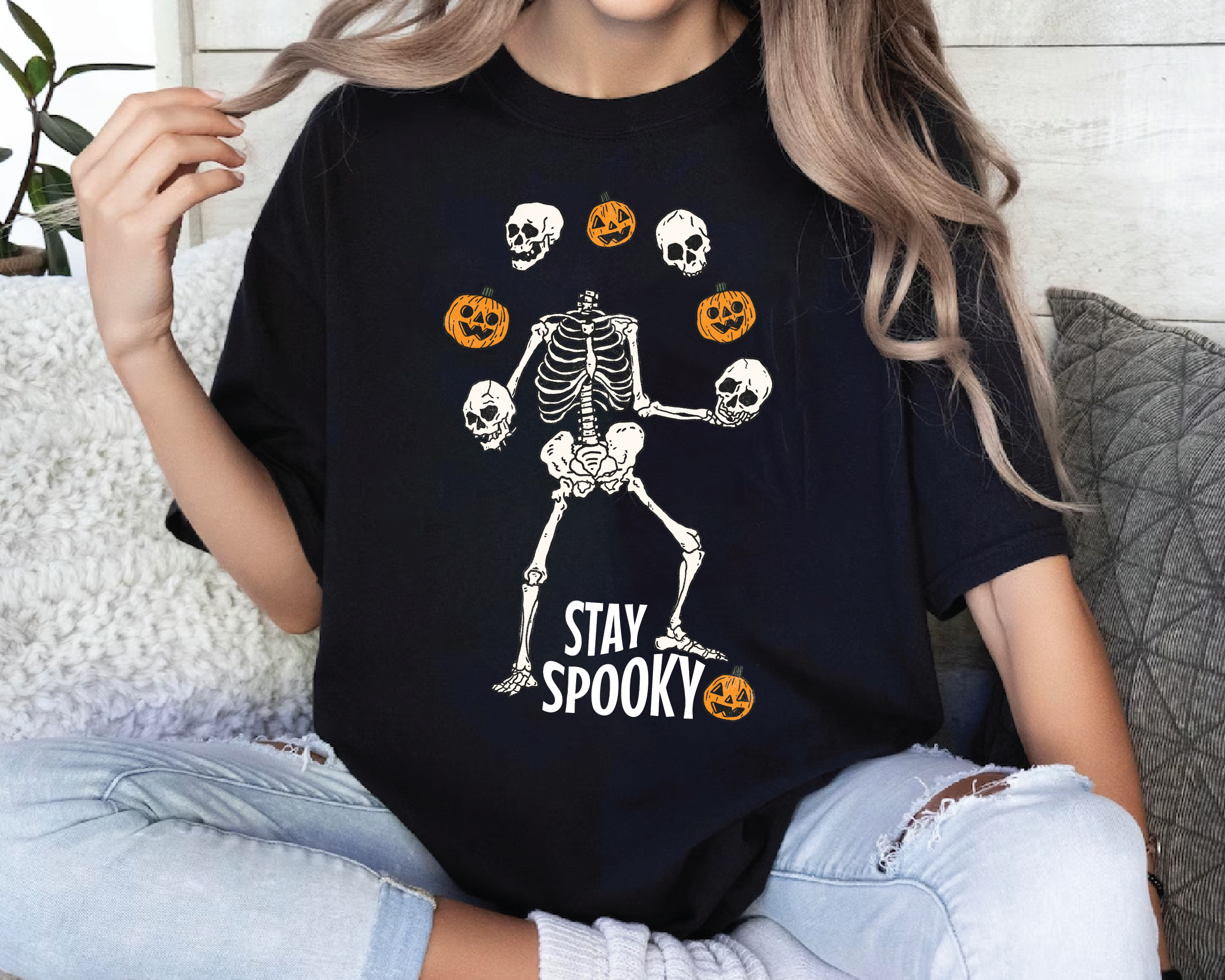 Stay Spooky Skeleton Shirt – Funny Halloween Skeleton Juggling Pumpkins & Skulls Tee