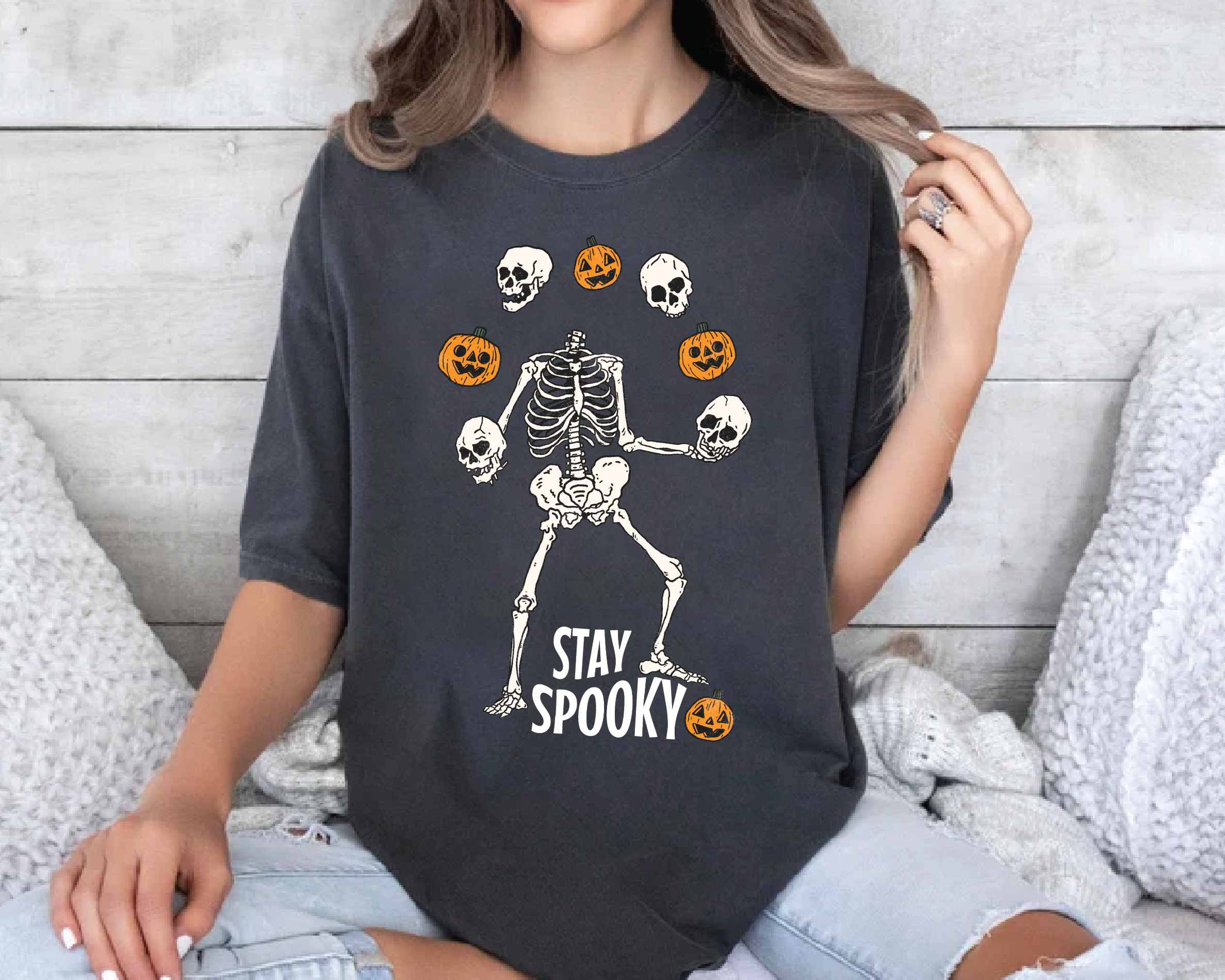 Stay Spooky Skeleton Shirt – Funny Halloween Skeleton Juggling Pumpkins & Skulls Tee