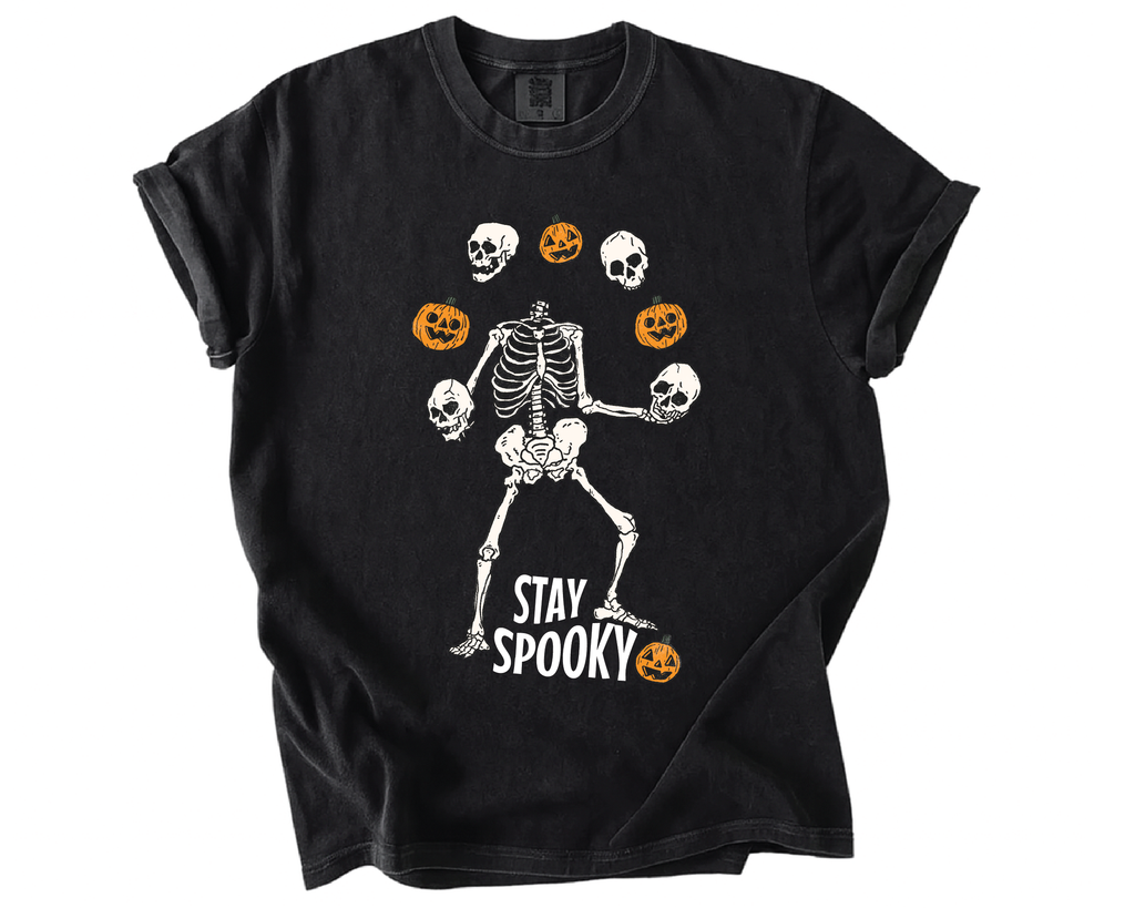 Stay Spooky Skeleton Shirt – Funny Halloween Skeleton Juggling Pumpkins & Skulls Tee