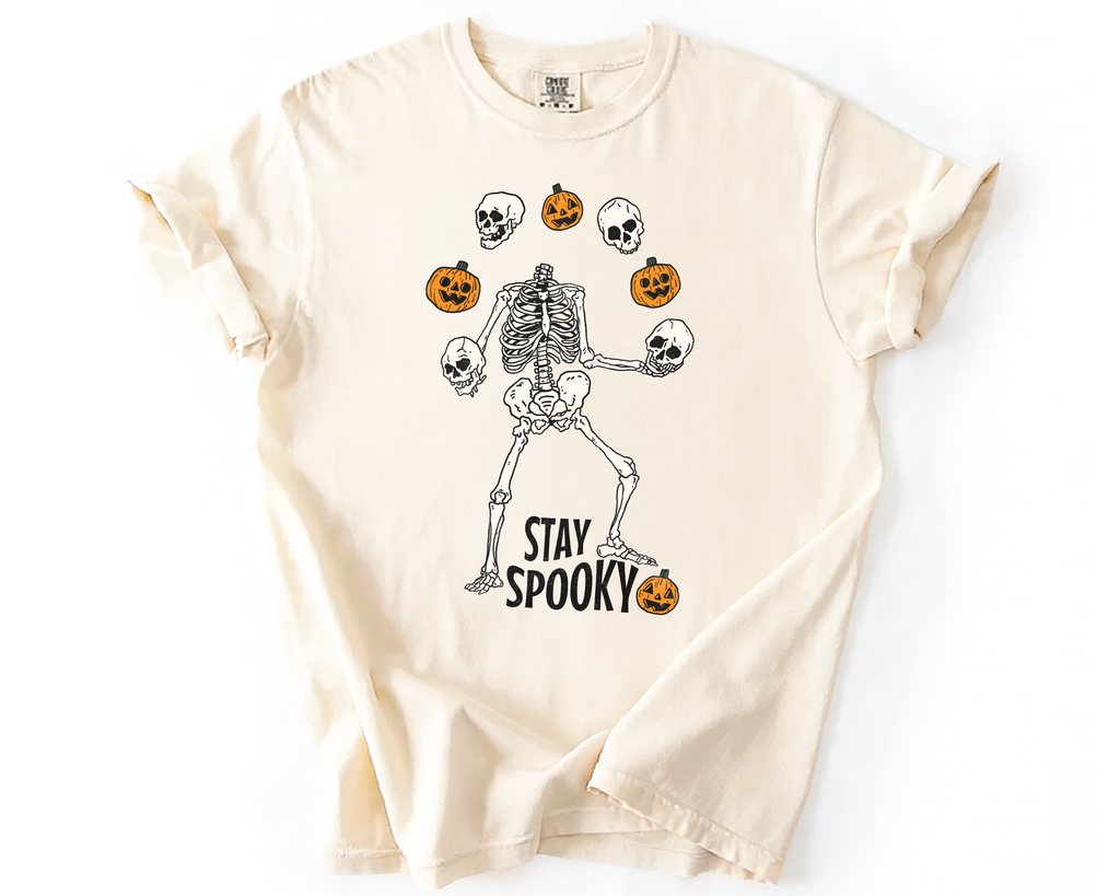 Stay Spooky Skeleton Shirt – Funny Halloween Skeleton Juggling Pumpkins & Skulls Tee